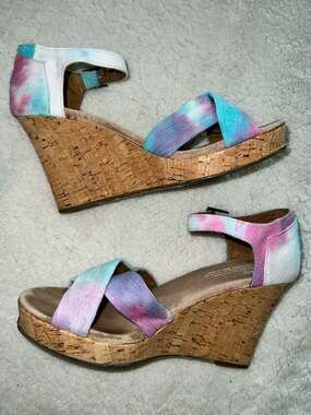 TOMS pink & blue tie dye strappy wedge - size 8